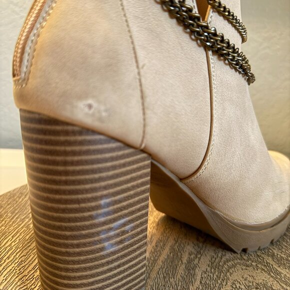 Report Tan Heeled Booties with Chain Detail, Size 6 - Picture 10 of 11